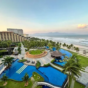 Crowne Plaza & Vietnam